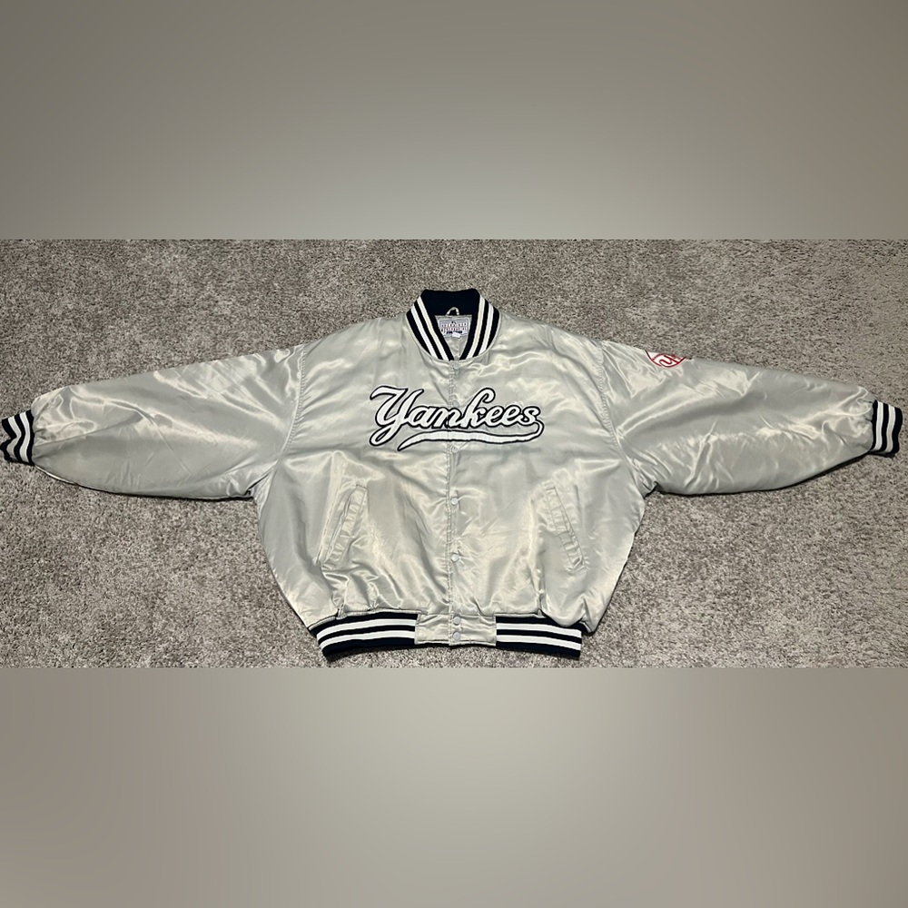 Vintage 90s Silver New York Yankees Jacket (Minor Flaw)